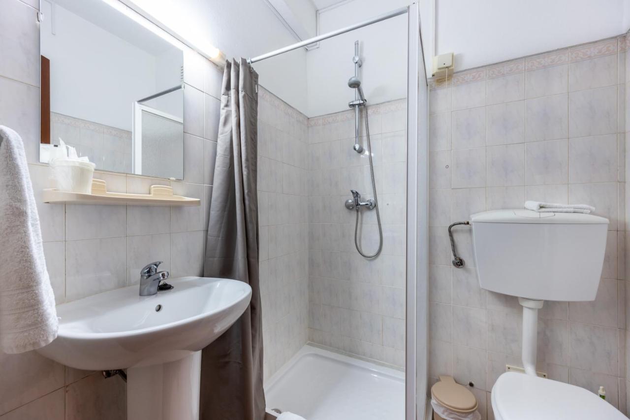 Hotel Residencial Salema Bagian luar foto