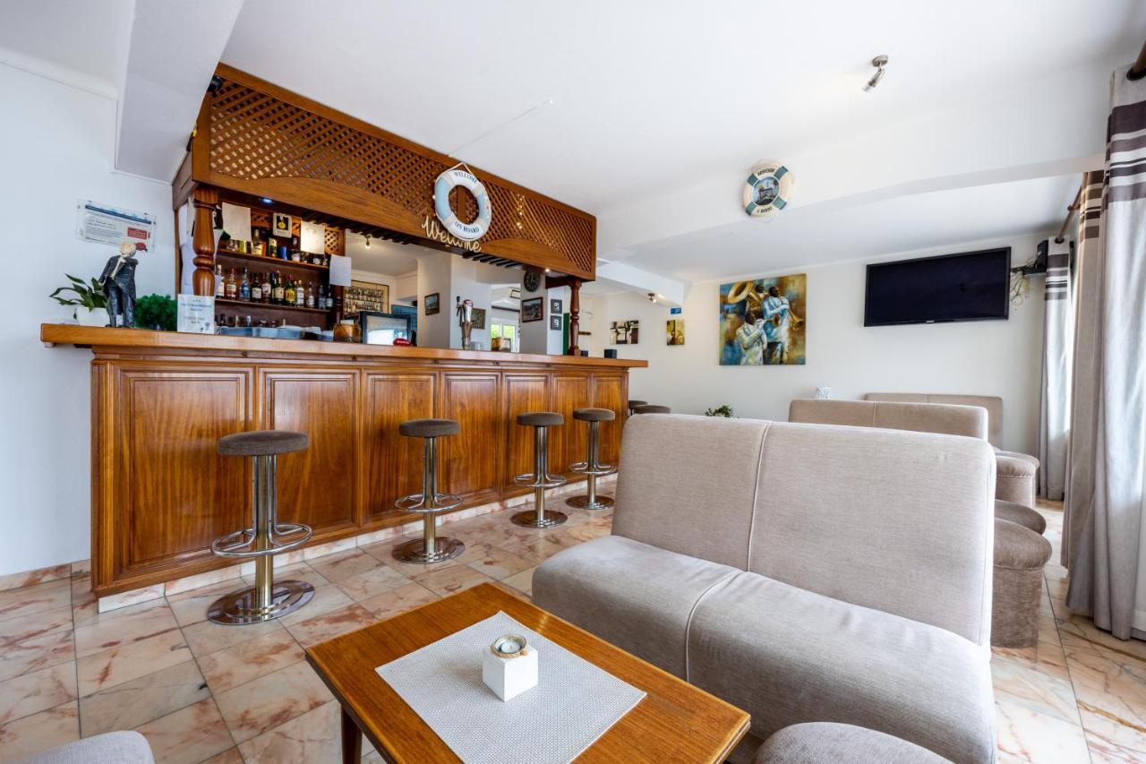 Hotel Residencial Salema Bagian luar foto
