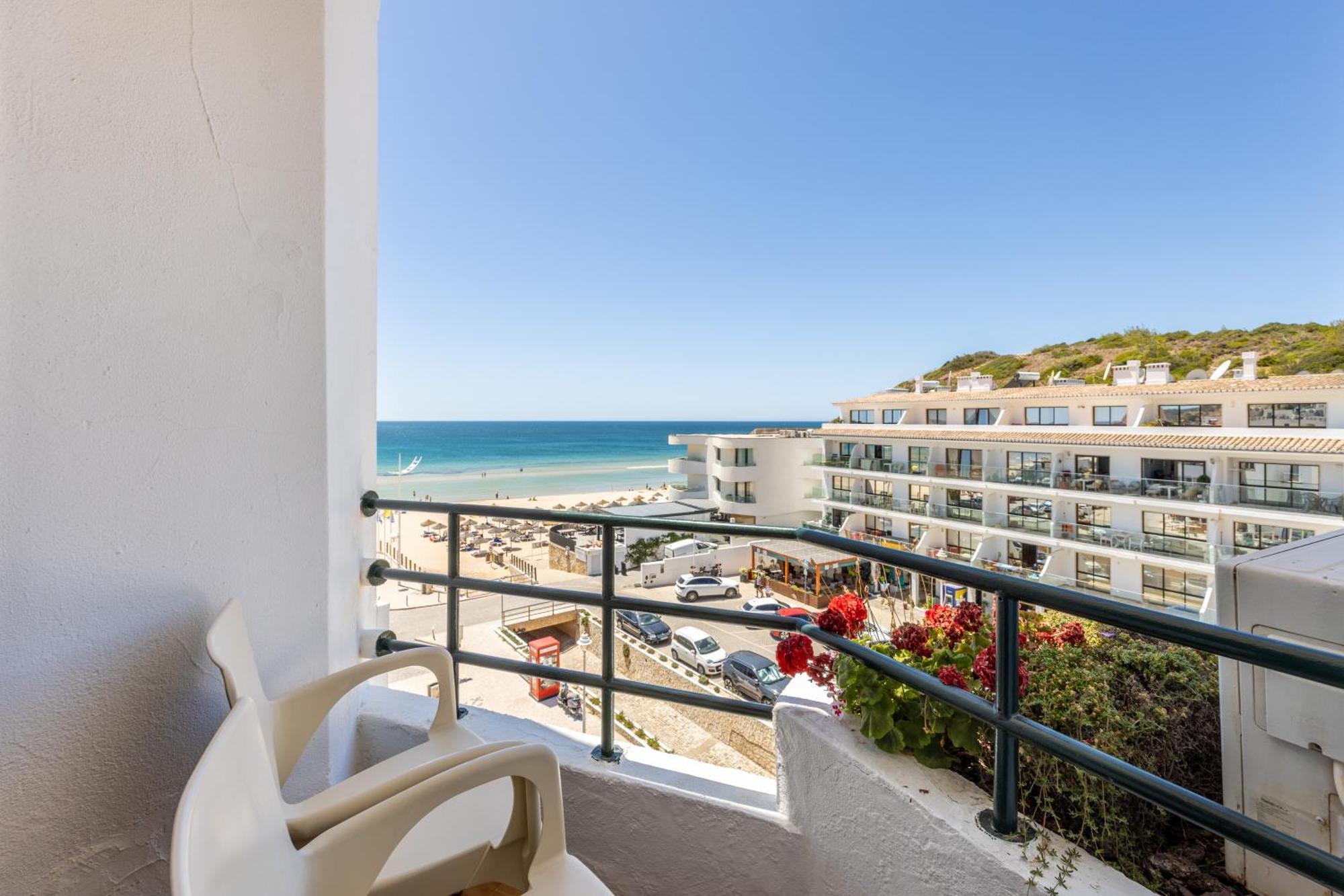 Hotel Residencial Salema Bagian luar foto