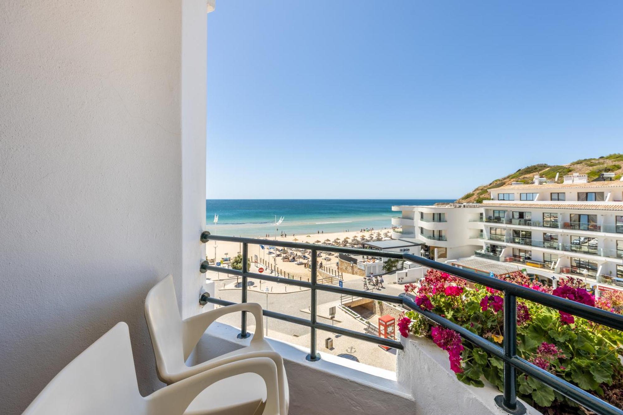 Hotel Residencial Salema Bagian luar foto